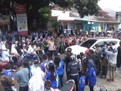 Saat Jalanan Tanjungsari Sumedang Mendadak Membiru