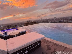 Sensasi Pantai di Atas Gedung Ada di Trans Luxury Hotel Surabaya