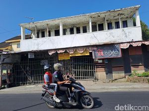Benarkah Pemilik Toko Grosir yang Dibakar Usir Kakek Tukang Tambal Ban?