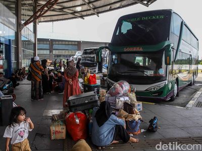 Terminal Pulo Gebang Mulai Ramai Jelang Libur Panjang Idul Adha