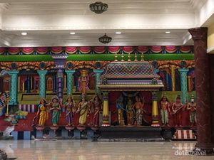 Naik 272 Tangga di Batu Caves, Wisata Religi di Malaysia
