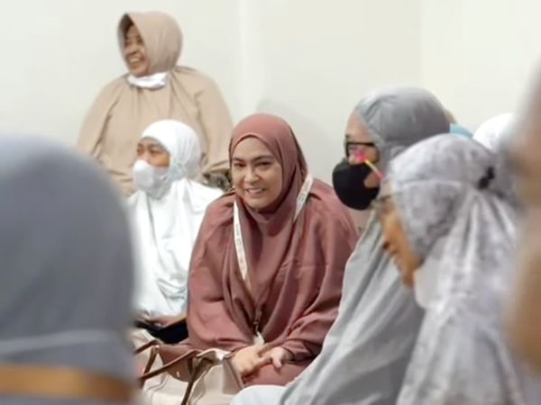 Kebahagiaan Uya Kuya dan Astrid Jalani Ibadah Haji