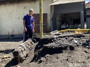 Satu Sapuan Ombak Besar Lagi, Rumah Nelayan di Pantai Monggalan Bisa Hilang