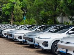Kayak Mainan, Parkir Xpeng G6 Bisa Dikontrol Pakai Remot di HP!