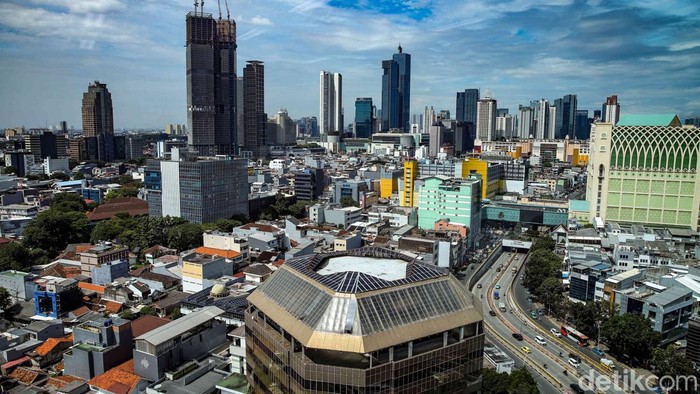 Ancaman Global Bayangi Ekonomi Indonesia 2026 Suasana gedung perkantoran di area pusat upaya Jakarta, Selasa (26/5/2026). Perekonomian Indonesia diproyeksikan menghadapi tekanan pada 2026 seiring perlambatan ekonomi dunia nan dipicu bentrok geopolitik di Timur Tengah serta melemahnya perdagangan internasional. Kondisi tersebut diperkirakan berakibat pada sejumlah sektor upaya di dalam negeri.