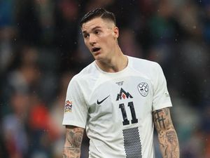 Sesko Absen Bela Slovenia, Pelatih Senggol MU
