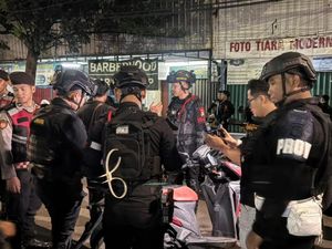 Patroli di Jaktim, Brimob Polda Metro Amankan Sejumlah Pelaku Tawuran
