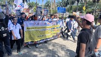 Buruh Demo Menara Indomaret di PIK, Minta Upah Lembur Dibayar