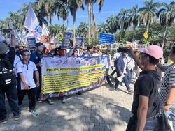 Buruh Demo Menara Indomaret di PIK, Minta Upah Lembur Dibayar
