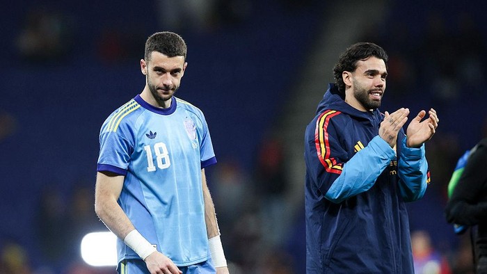 Joan Garcia (kiri) dan David Raya bisa jadi pesain Unai Simon di Timnas Spanyol.