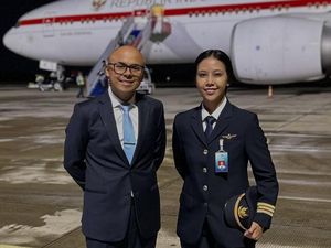 Potret Captain Tania Widjaya Bukan Pilot Biasa, Kini Terbangkan Presiden RI