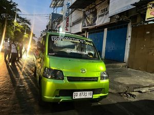 Dishub Makassar Tertibkan Pikap Bongkar Sayur di Bahu Jalan Veteran