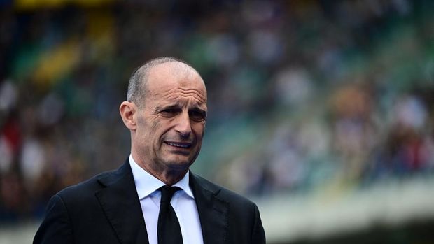 AC Milan's Italian coach Massimiliano Allegri is pictured before the Italian Serie A football match between Hellas Verona and AC Milan at the  Marcantonio Bentegodi stadium in Verona, on April 19, 2026. (Photo by PIERO CRUCIATTI / AFP)