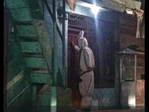 Cara Bijak Sikapi Isu Pocong Ketuk Pintu di Cirebon