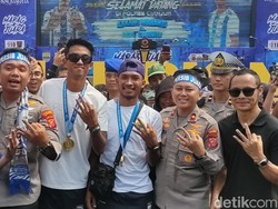 Haru Kakang dan Robi Darwis Disambut Meriah di Kampung Halaman