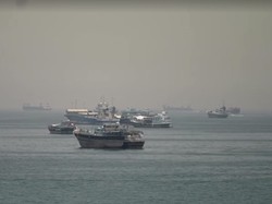 Balas Serangan AS, Iran Tembaki Kapal-kapal di Selat Hormuz