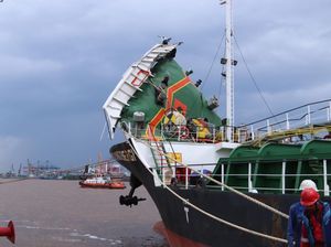 Kapal Pengangkut 3.300 KL Pertalite Meledak di Pontianak, 3 Kru Luka-luka