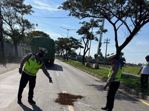 Tertabrak Saat Menyalip, Pemotor Tewas di Jalan Lingkar Weleri Kendal