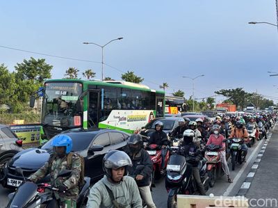 Tradisi Toron Jelang Idul Adha Pemudik Padati Jembatan Suramadu