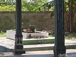 Misteri Sosok Putri Cempo yang Makamnya Ada di TPA