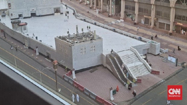 Masjidil haram mulai terlihat sepi pada senin (25/5) petang kemarin. Ribuan jemaah haji yang menbanjiri masjid selama beberapa hari kemarin mulai berkurang Masjidil haram mulai terlihat sepi pada senin (25/5) petang kemarin. Ribuan jemaah haji yang menbanjiri masjid selama beberapa hari kemarin mulai berkurang