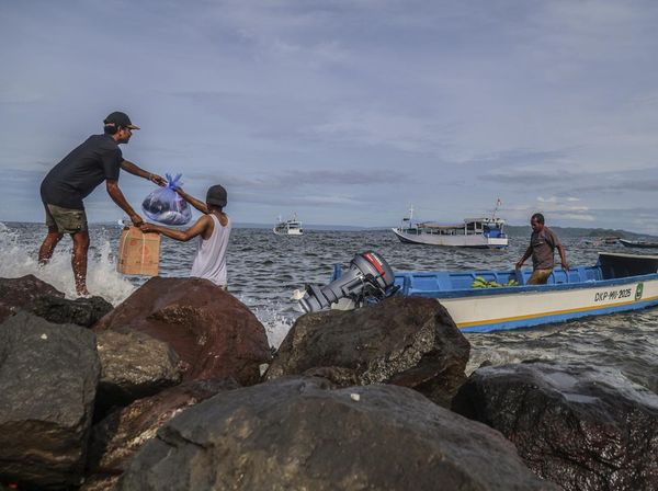 Miris, Minim Dermaga Bikin Warga Bacan Pertaruhkan Keselamatan