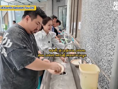 Seru! Nex Carlos Makan di Kantin Sekolah Tzu Chi, Cuci Piring Sendiri!