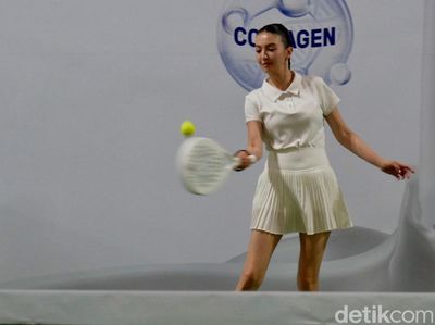 Raline Shah Curi Perhatian dengan Aksi Sporty di Lapangan Padel