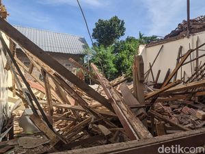 Video: Ruang Kelas SD di Tulungagung Ambruk gegara Kondisi Bangunan Lapuk