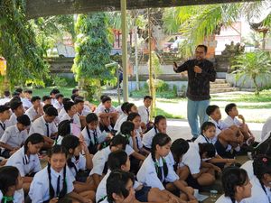 Bijak Bermedsos, Siswa SMPN 3 Tampaksiring Ikuti Sosialisasi Literasi Digital