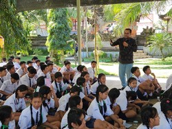 Bijak Bermedsos, Siswa SMPN 3 Tampaksiring Ikuti Sosialisasi Literasi Digital
