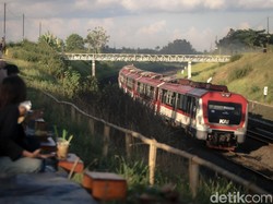Syahdu! Nyore Lihat Senja dan Kereta di Jembatan Ngebrak Gamplong