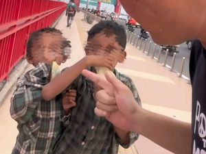 Viral Dua Bocah Isap Lem di Jembatan Ampera, Pemkot Turun Tangan
