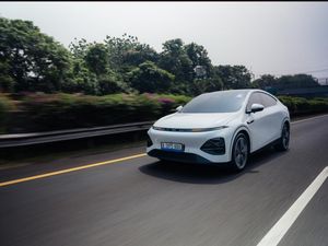 Test Drive Xpeng G6 Bogor-Jakarta, Berasa Naik Gadget Berjalan