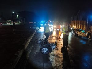 Terpeleset, Mahasiswi Asal Jepara Tewas Terlindas Tronton di Pantura Demak