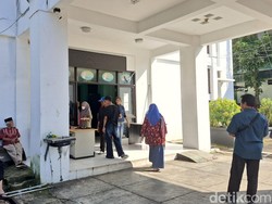 Cerita Ortu Antre di Dukcapil Urus IKD Demi Daftar Sekolah Anak