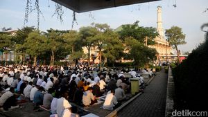 Alun-alun Pamulang Dipenuhi Jemaah Salat Idul adha