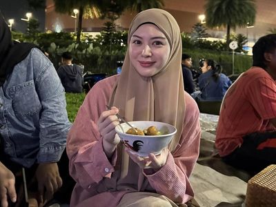 Melokal! Ayana Moon Cicip Mie Titi Makassar hingga Pempek Palembang