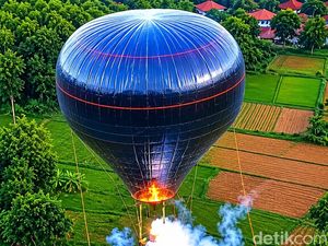 Gema Takbir Idul Adha di Pamekasan Diiringi Dentuman Petasan Balon Udara