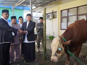 Pemkab Sukabumi Salurkan 322 Hewan Kurban