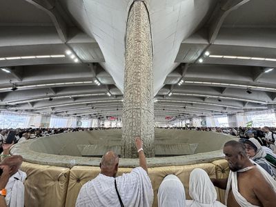 Ribuan Jamaah Haji Laksanakan Lempar Jumrah Aqobah