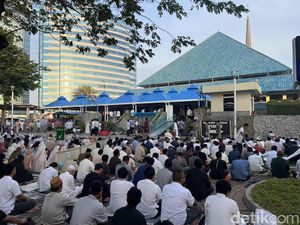 Jemaah Salat Idul Adha Padati Masjid Raya Pondok Indah, Saf Sampai ke Luar