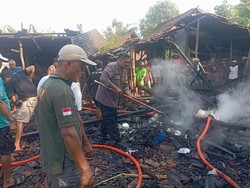 Rumah Kayu Jati Warga Kemantren Blora Ludes Terbakar
