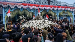 Kirab Grebeg Besar Keraton Solo Semarakkan Idul adha