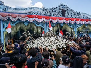 Kirab Grebeg Besar Keraton Solo Semarakkan Idul adha