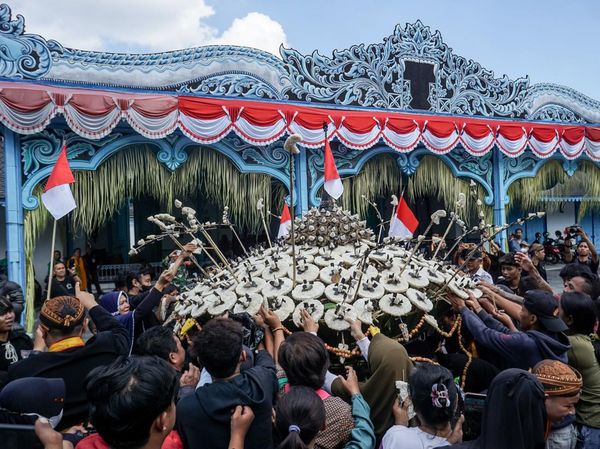 Kirab Grebeg Besar Keraton Solo Semarakkan Idul adha