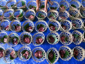 EcoQurban, Warga Gunakan Keranjang Bambu untuk Daging Kurban