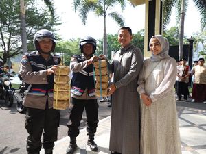 Polres Magetan Gandeng Bhabinkamtibmas Bagikan Daging Kurban ke Warga