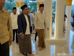 Jokowi, Iriana hingga Anwar Usman Salat Id di Masjid Zayed Solo