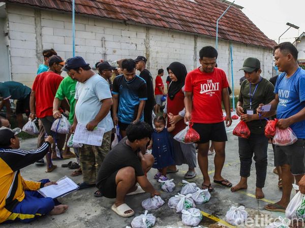 Semangat Berbagi Warnai Pembagian Daging Kurban Idul Adha